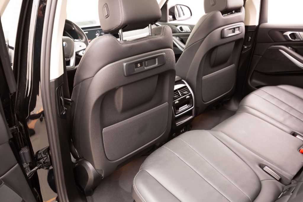 2021 BMW X7 40i - Photo 19